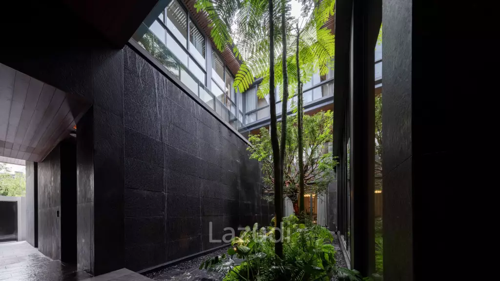 5 Bed Detached House For Sale in Sonle Residences