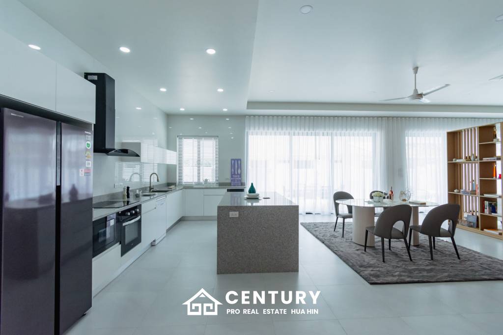 720 Kvm 3 Seng 3 Bad Villa for Salg