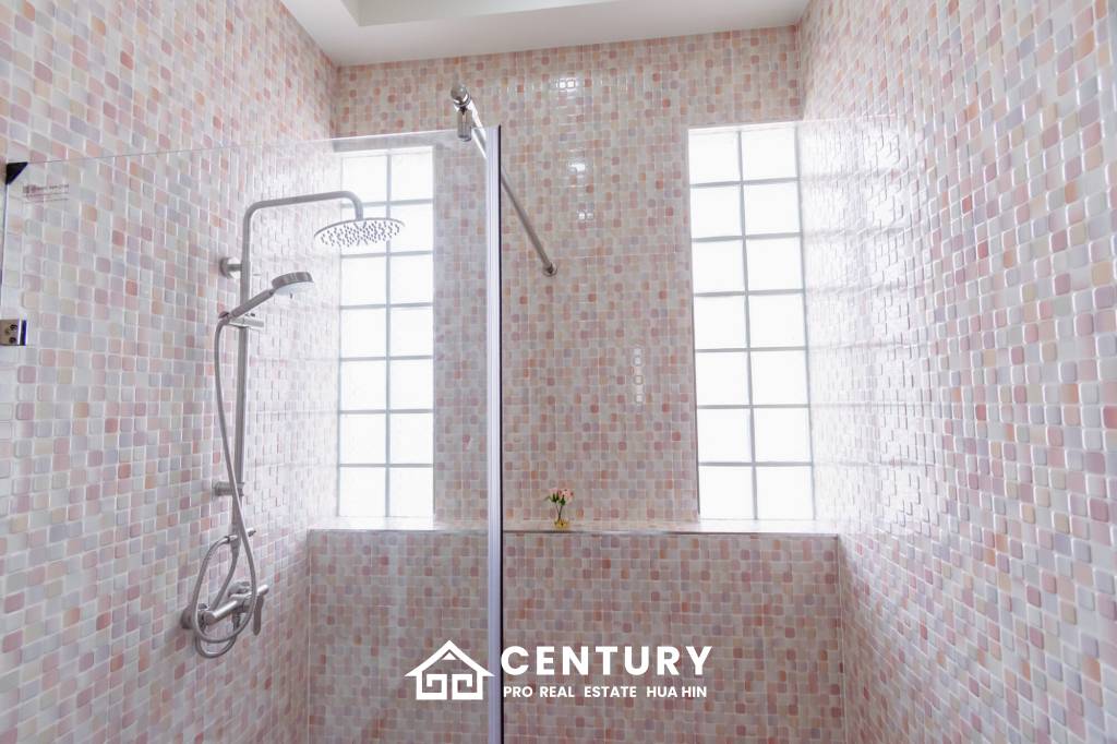 720 Kvm 3 Seng 3 Bad Villa for Salg