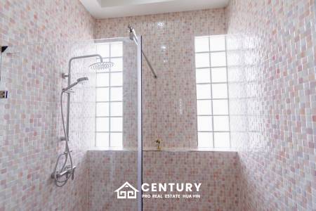 720 Kvm 3 Seng 3 Bad Villa for Salg