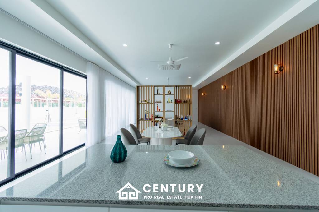 720 Kvm 3 Seng 3 Bad Villa for Salg