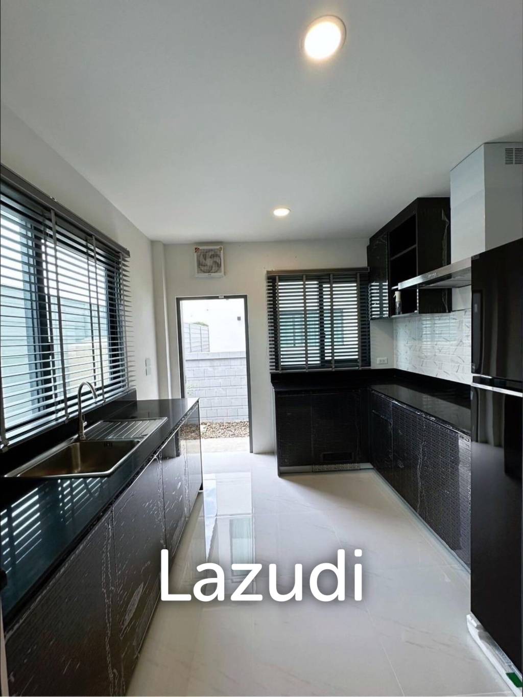 285 sqm modern detached house in Bangna-KM.7