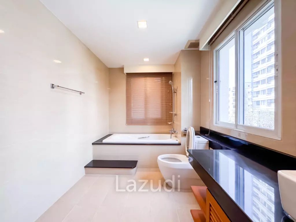 265 Sqm 4 Bed 4 Bath  Kiarti Thanee City Mansion