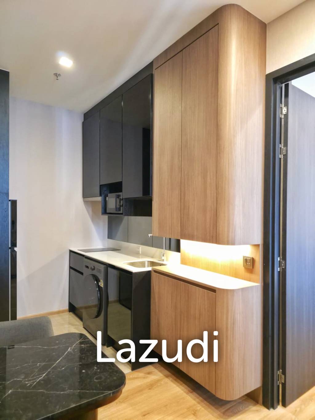 35 sqm 1 Bedroom Condo on 15th Floor at Noble Around Ari