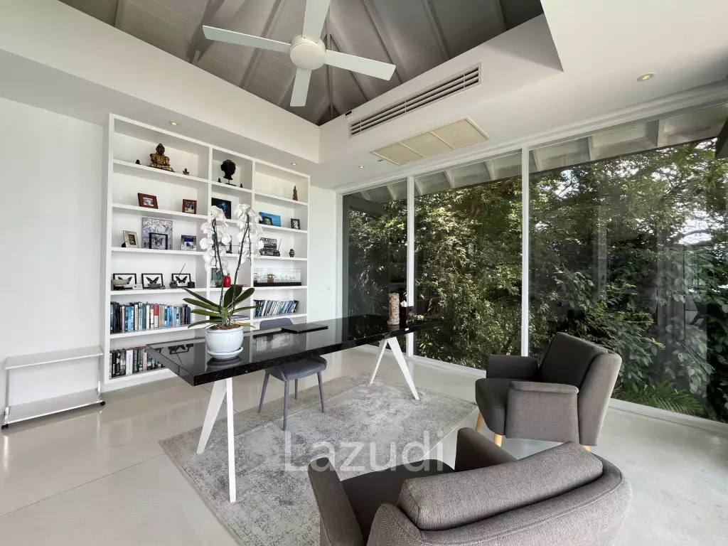 Incredible 6-Bed Waterfront Villa with 96m of Ocean-Frontage
