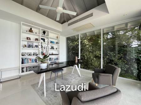 Incredible 6-Bed Waterfront Villa with 96m of Ocean-Frontage