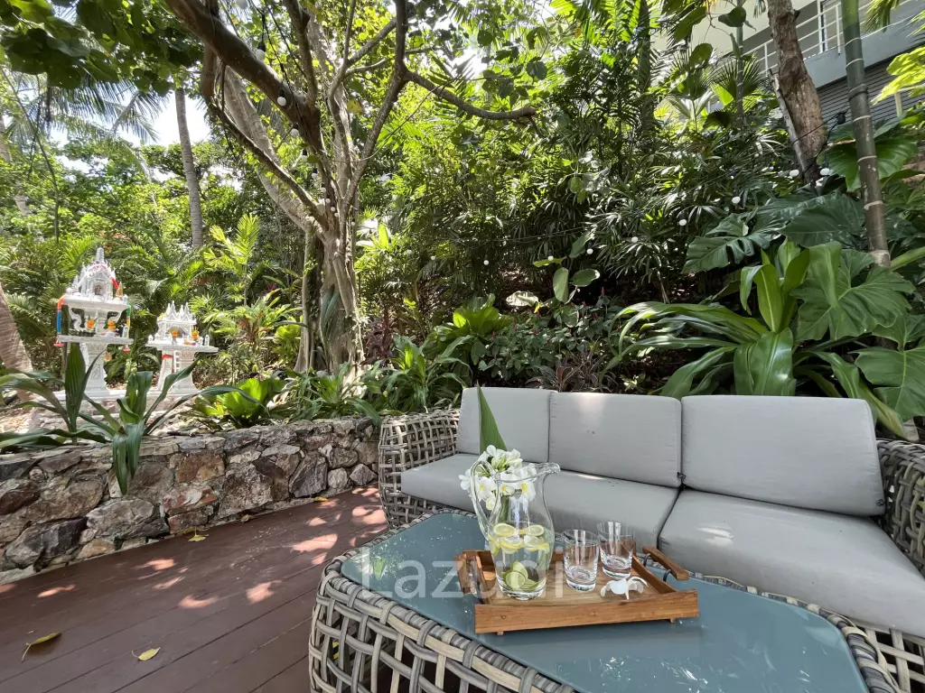 Incredible 6-Bed Waterfront Villa with 96m of Ocean-Frontage