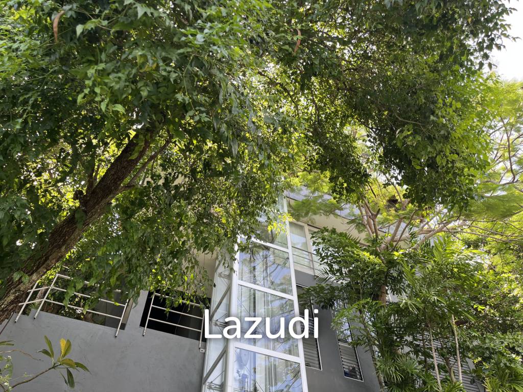 Incredible 6-Bed Waterfront Villa with 96m of Ocean-Frontage