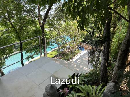 Incredible 6-Bed Waterfront Villa with 96m of Ocean-Frontage