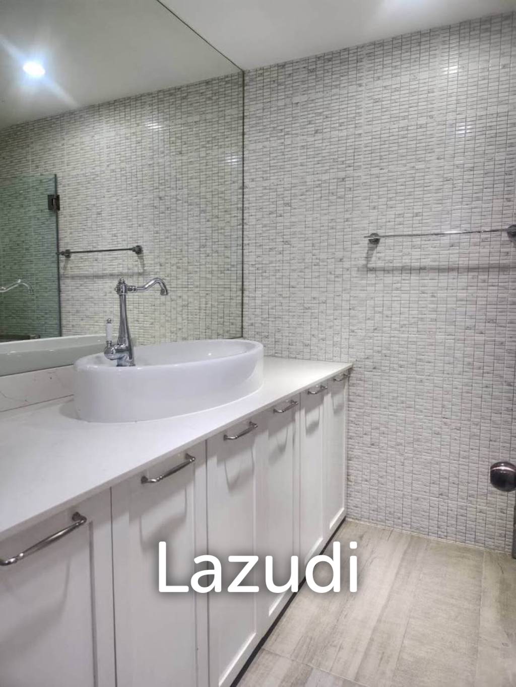 400 sqm townhouse in Chong Nonsi Yan Nawa with pool access
