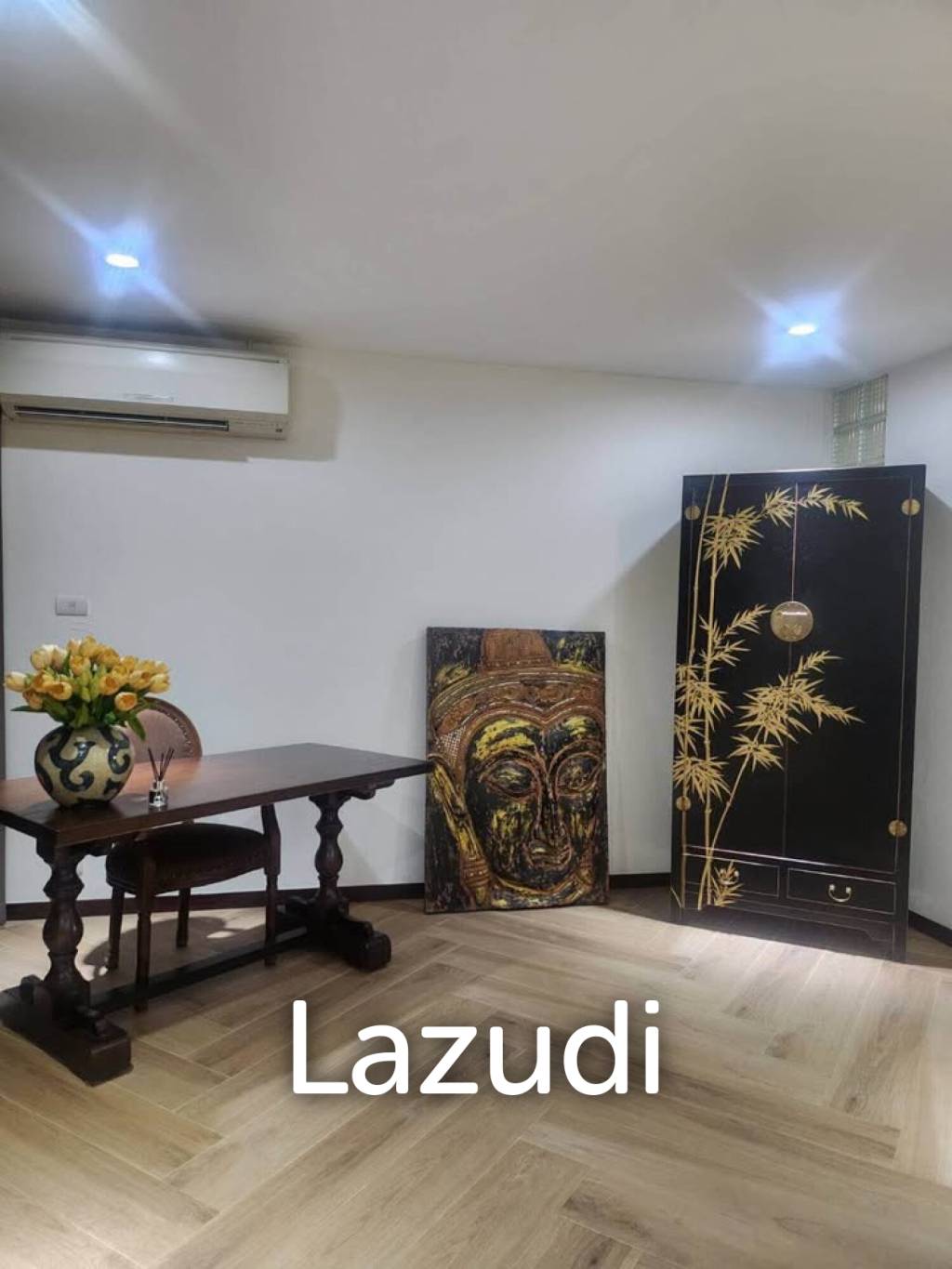 400 sqm townhouse in Chong Nonsi Yan Nawa with pool access