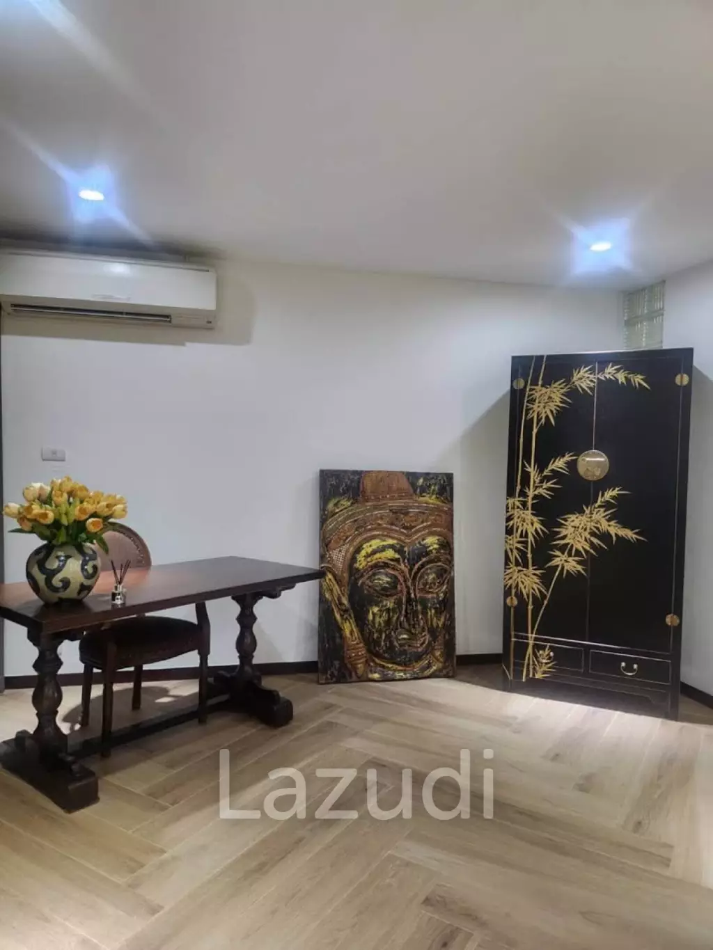 400 sqm townhouse in Chong Nonsi Yan Nawa with pool access