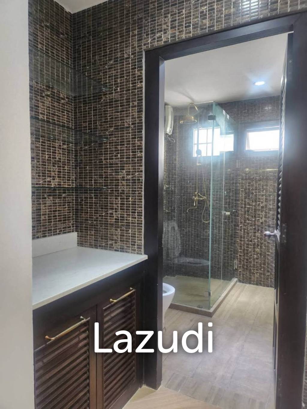 400 sqm townhouse in Chong Nonsi Yan Nawa with pool access