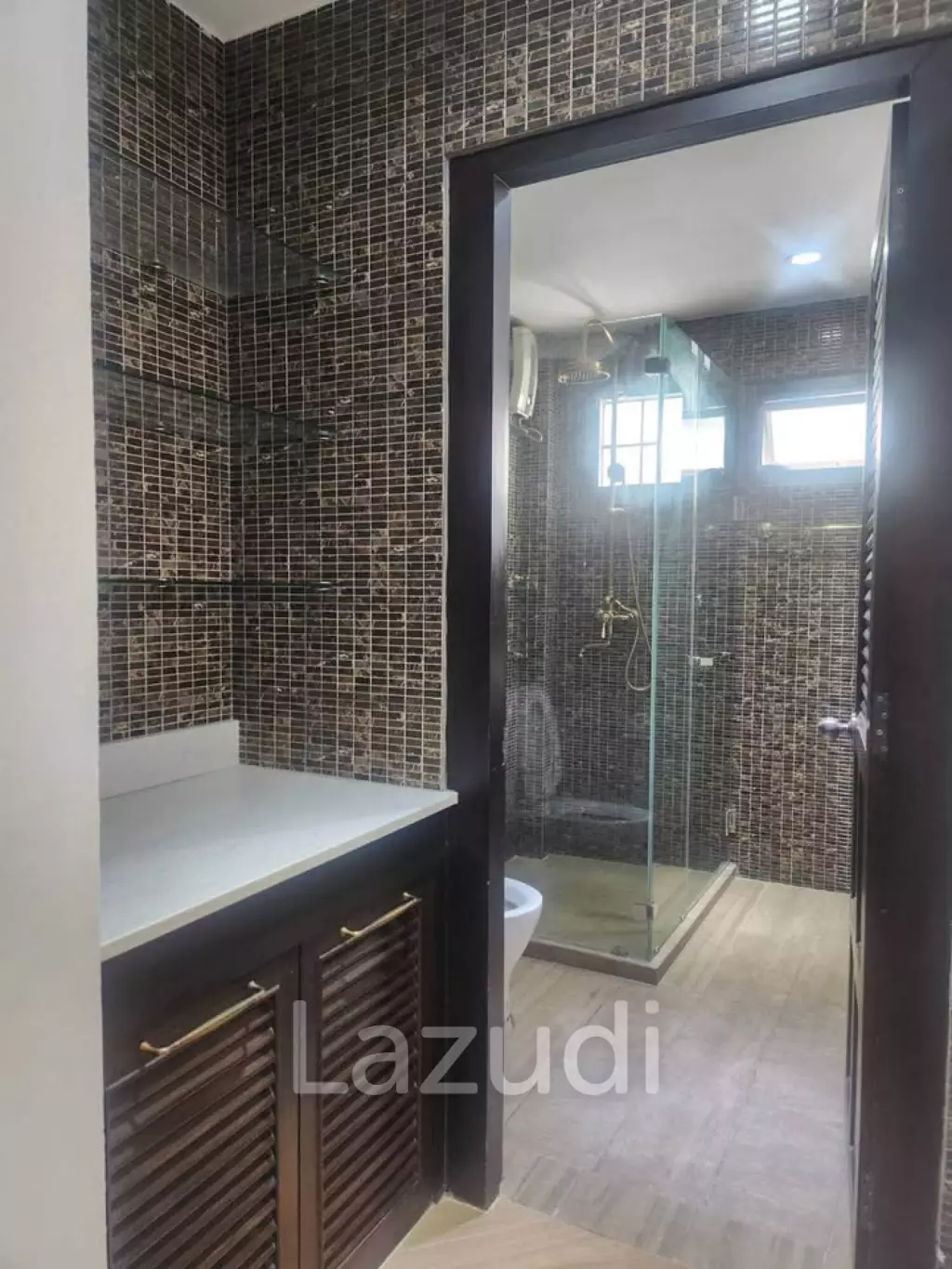 400 sqm townhouse in Chong Nonsi Yan Nawa with pool access