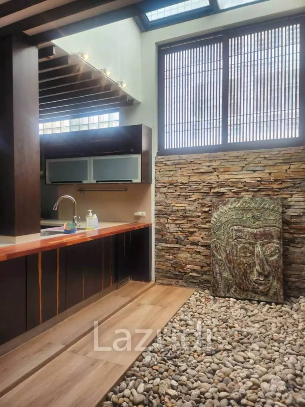 400 sqm townhouse in Chong Nonsi Yan Nawa with pool access