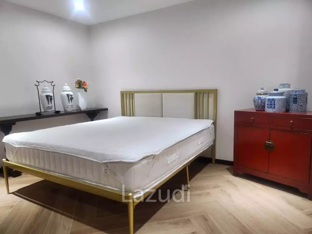 400 sqm townhouse in Chong Nonsi Yan Nawa with pool access