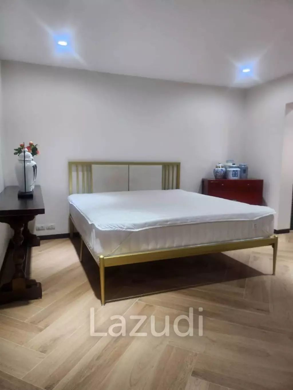 400 sqm townhouse in Chong Nonsi Yan Nawa with pool access