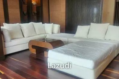 400 sqm townhouse in Chong Nonsi Yan Nawa with pool access