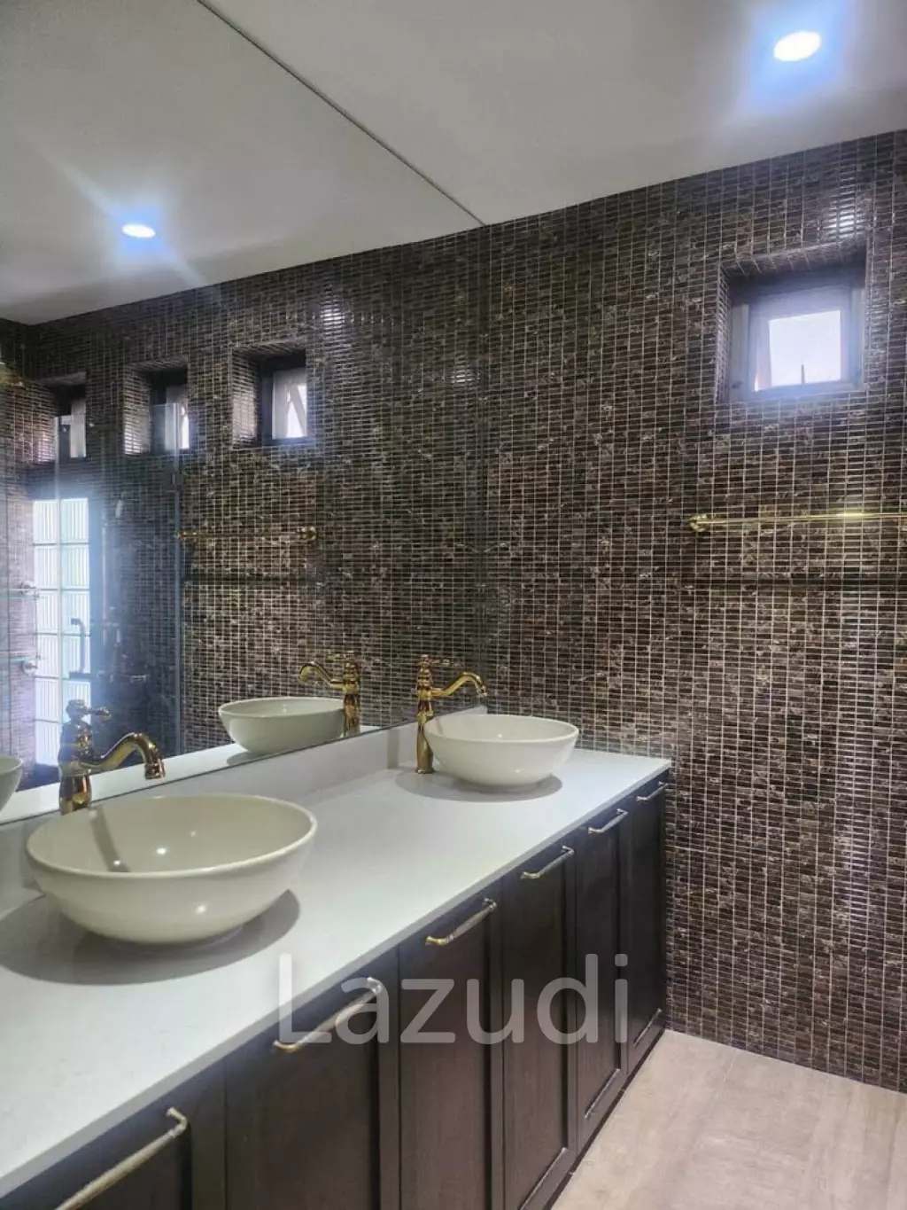 400 sqm townhouse in Chong Nonsi Yan Nawa with pool access