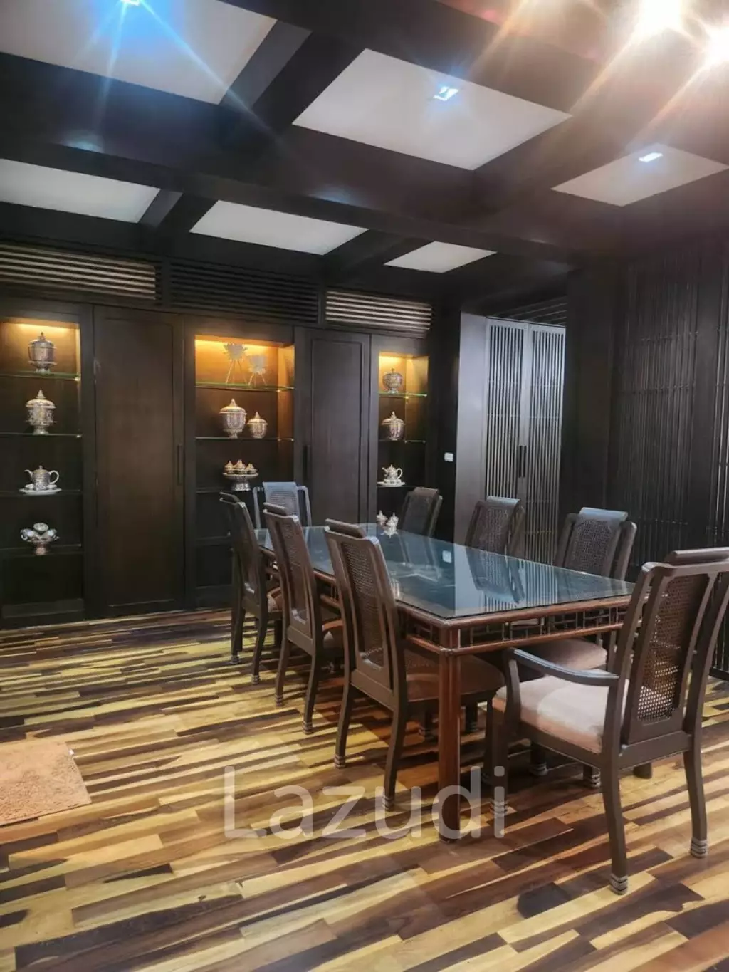 400 sqm townhouse in Chong Nonsi Yan Nawa with pool access