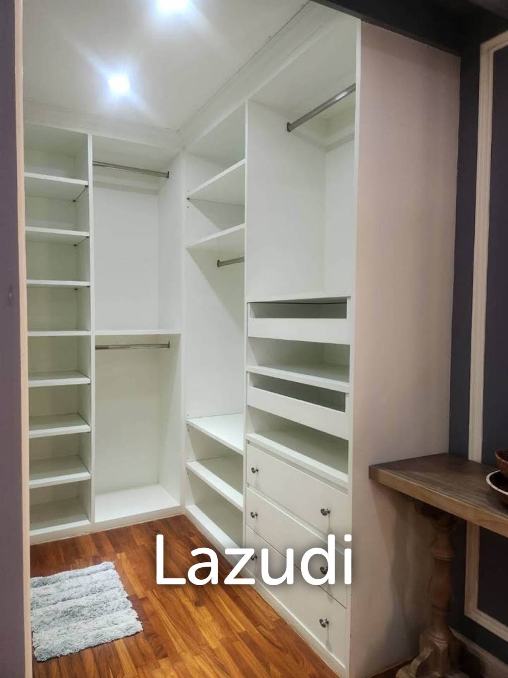 400 sqm townhouse in Chong Nonsi Yan Nawa with pool access