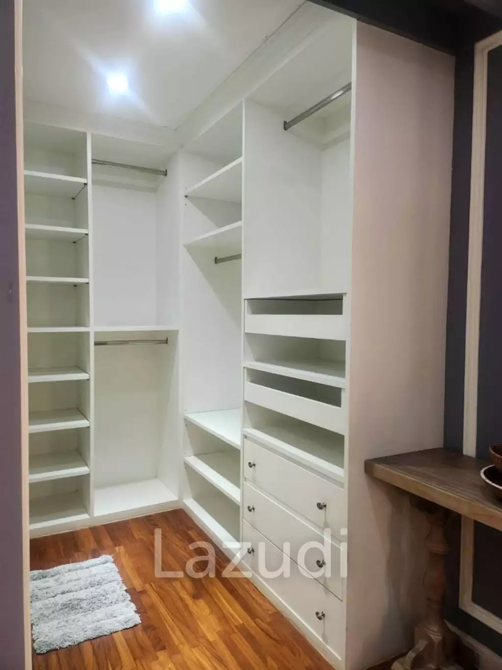 400 sqm townhouse in Chong Nonsi Yan Nawa with pool access