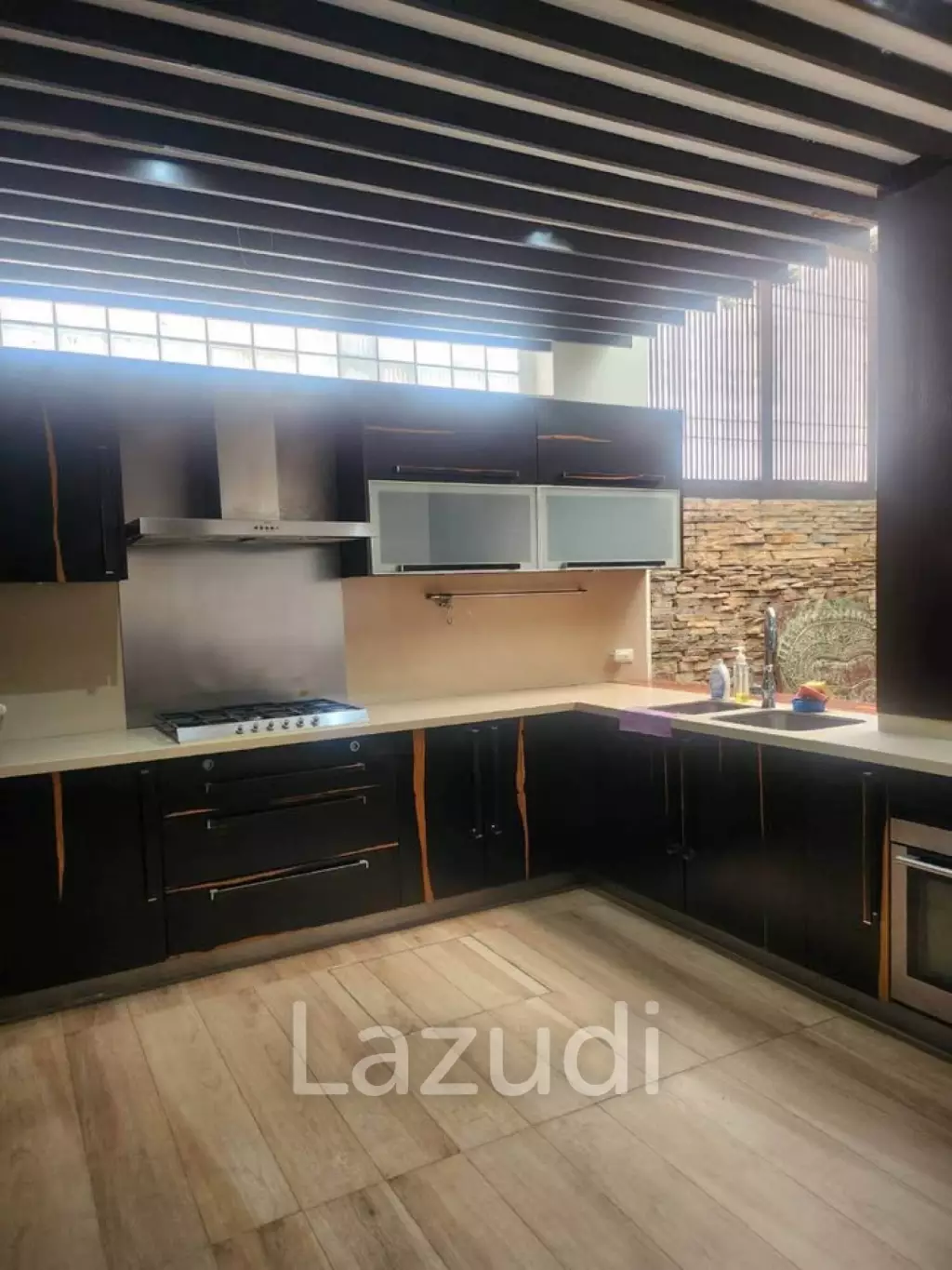 400 sqm townhouse in Chong Nonsi Yan Nawa with pool access