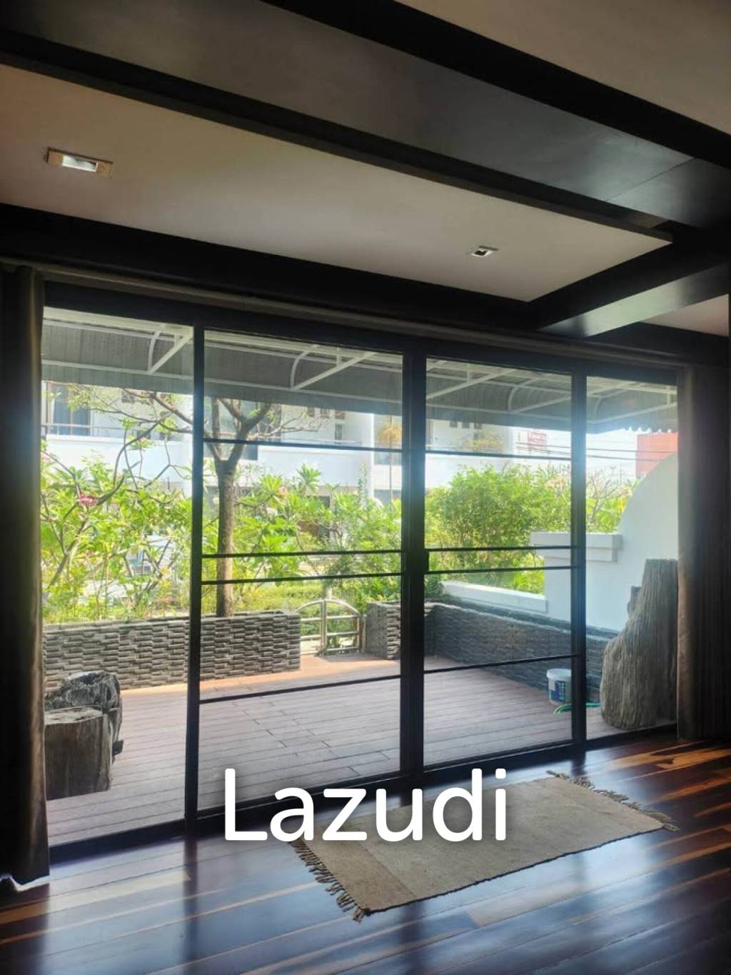 400 sqm townhouse in Chong Nonsi Yan Nawa with pool access