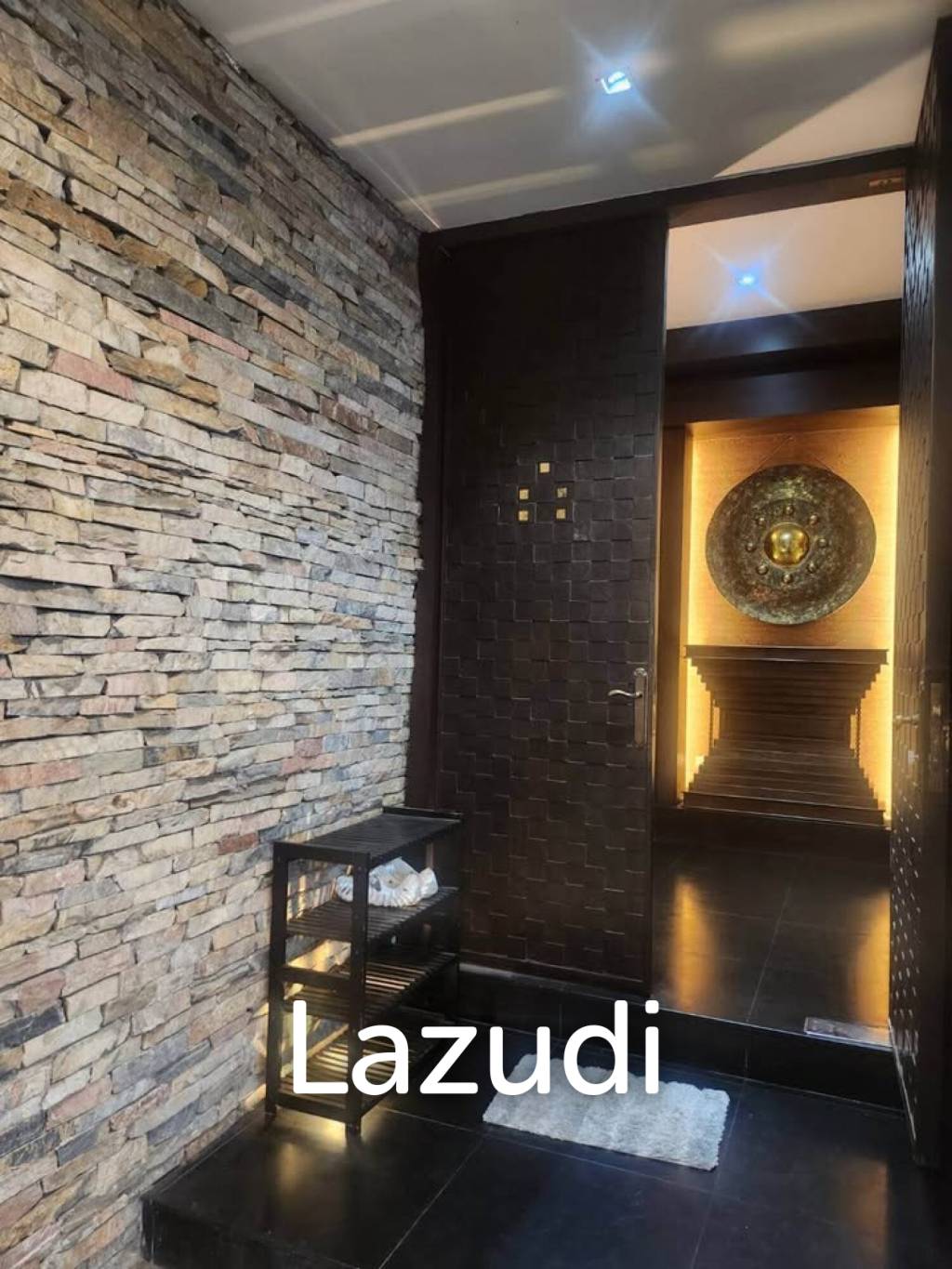 400 sqm townhouse in Chong Nonsi Yan Nawa with pool access