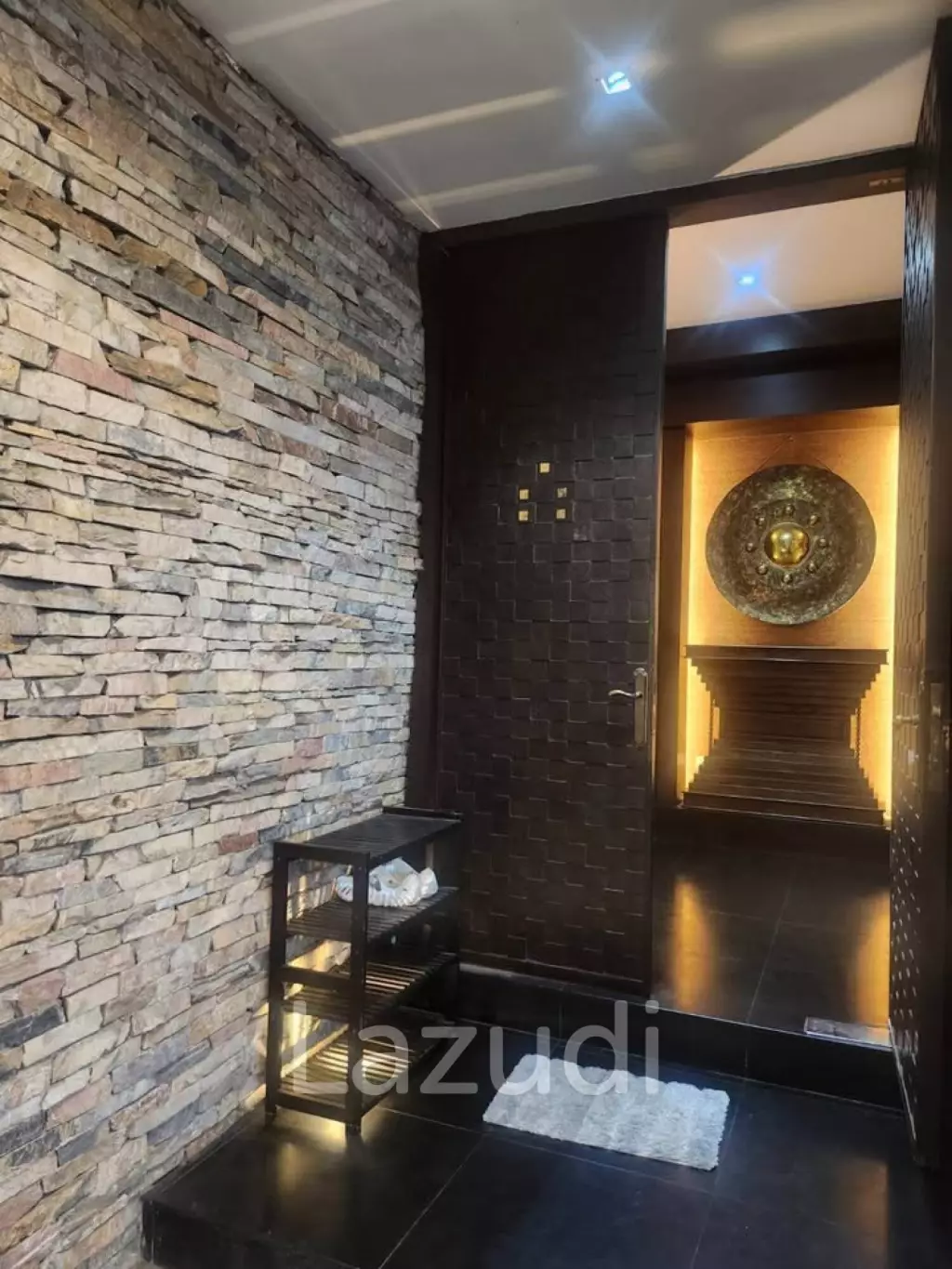 400 sqm townhouse in Chong Nonsi Yan Nawa with pool access