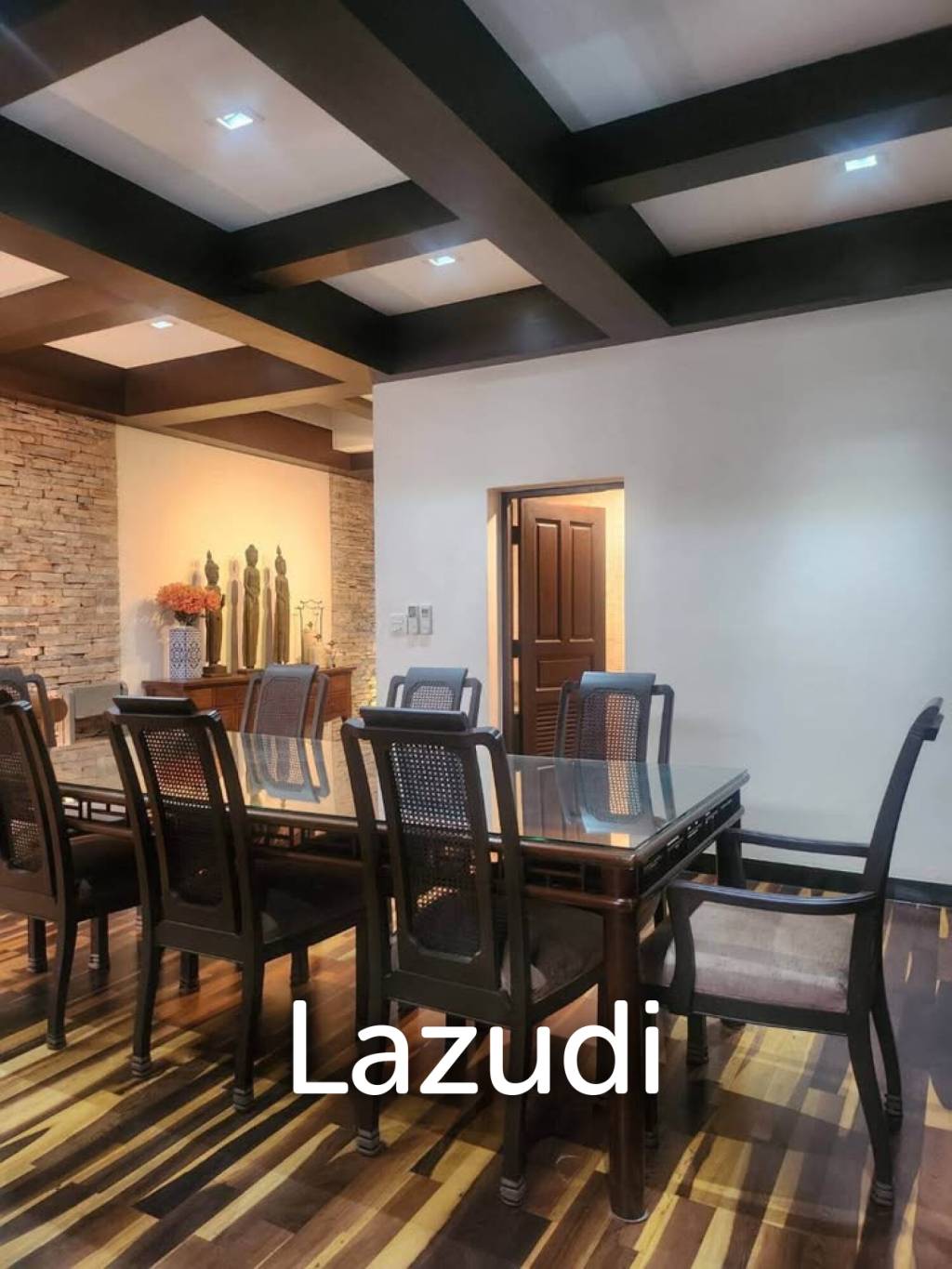 400 sqm townhouse in Chong Nonsi Yan Nawa with pool access