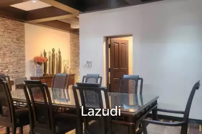 400 sqm townhouse in Chong Nonsi Yan Nawa with pool access