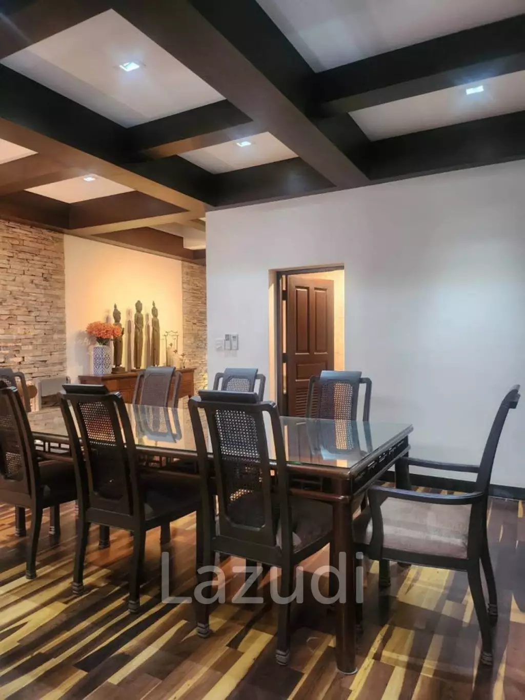 400 sqm townhouse in Chong Nonsi Yan Nawa with pool access