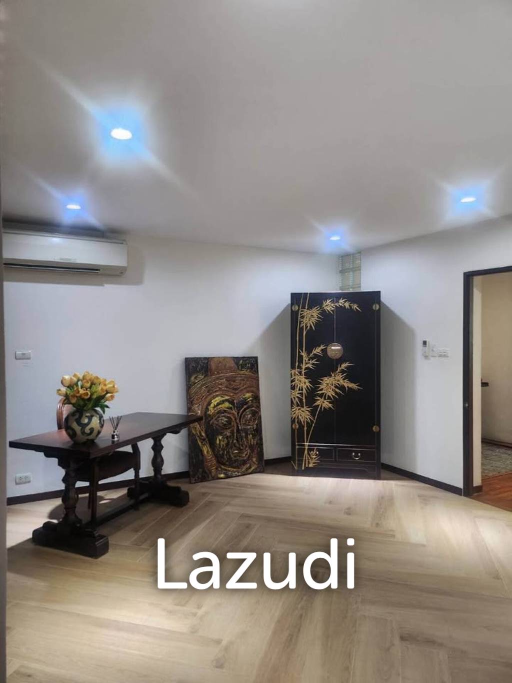 400 sqm townhouse in Chong Nonsi Yan Nawa with pool access