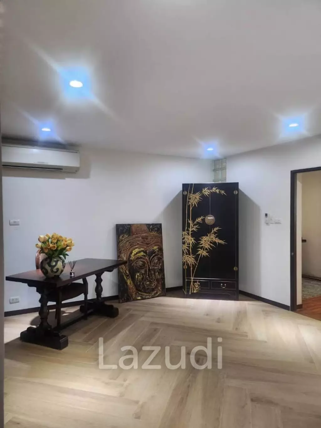 400 sqm townhouse in Chong Nonsi Yan Nawa with pool access