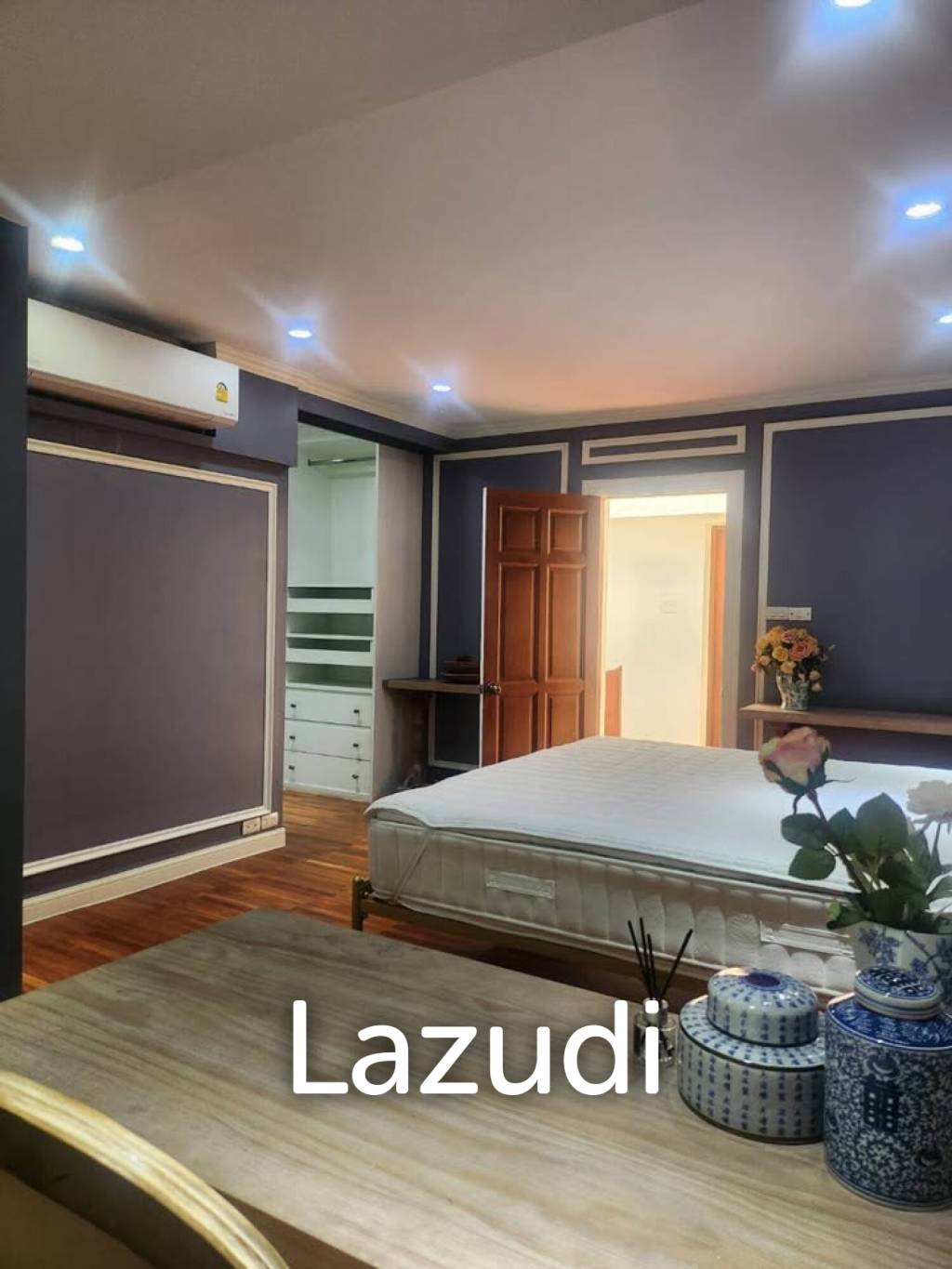 400 sqm townhouse in Chong Nonsi Yan Nawa with pool access