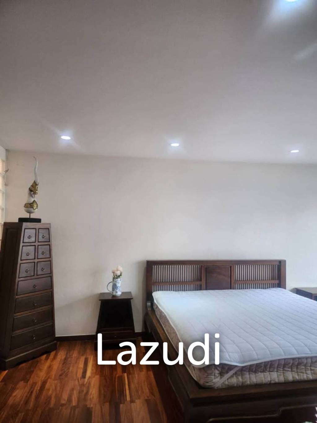 400 sqm townhouse in Chong Nonsi Yan Nawa with pool access