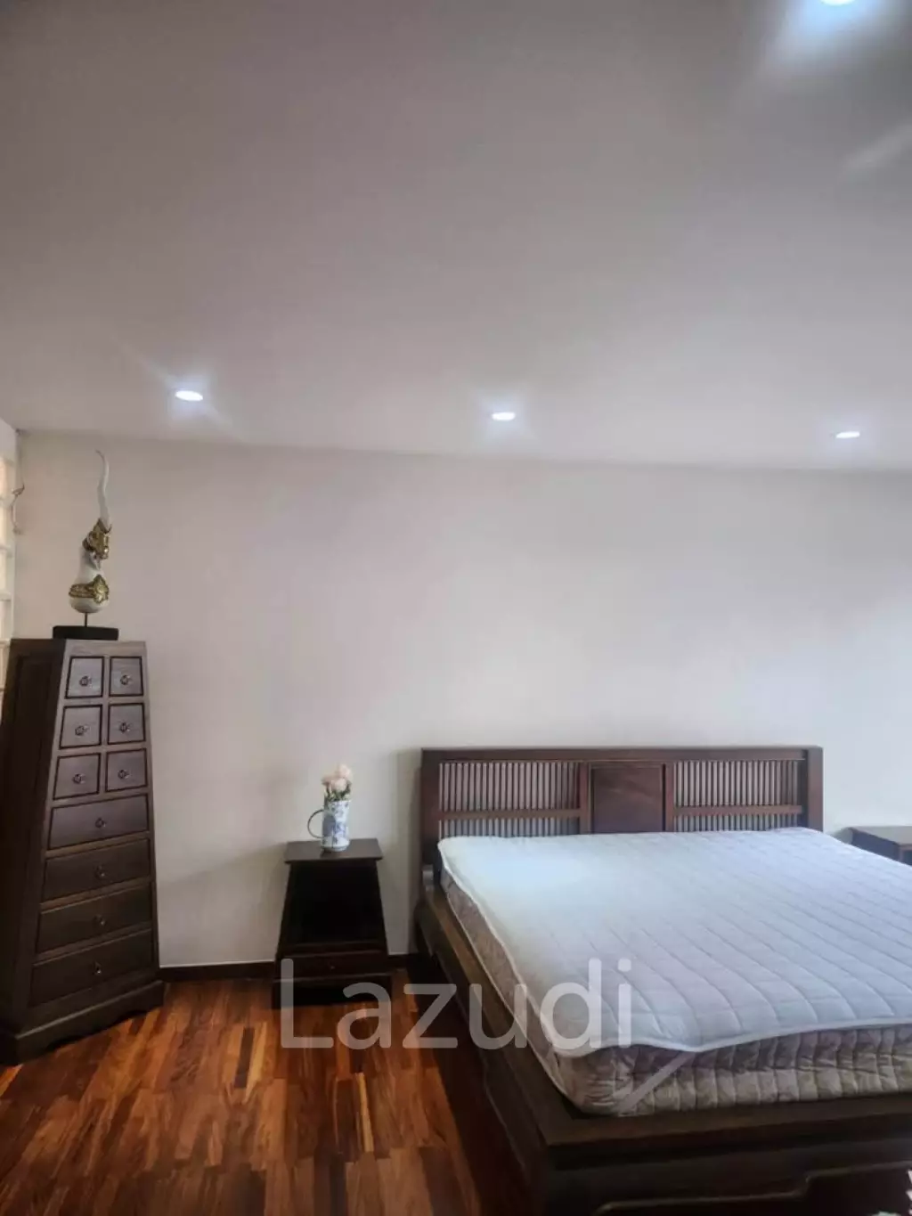400 sqm townhouse in Chong Nonsi Yan Nawa with pool access