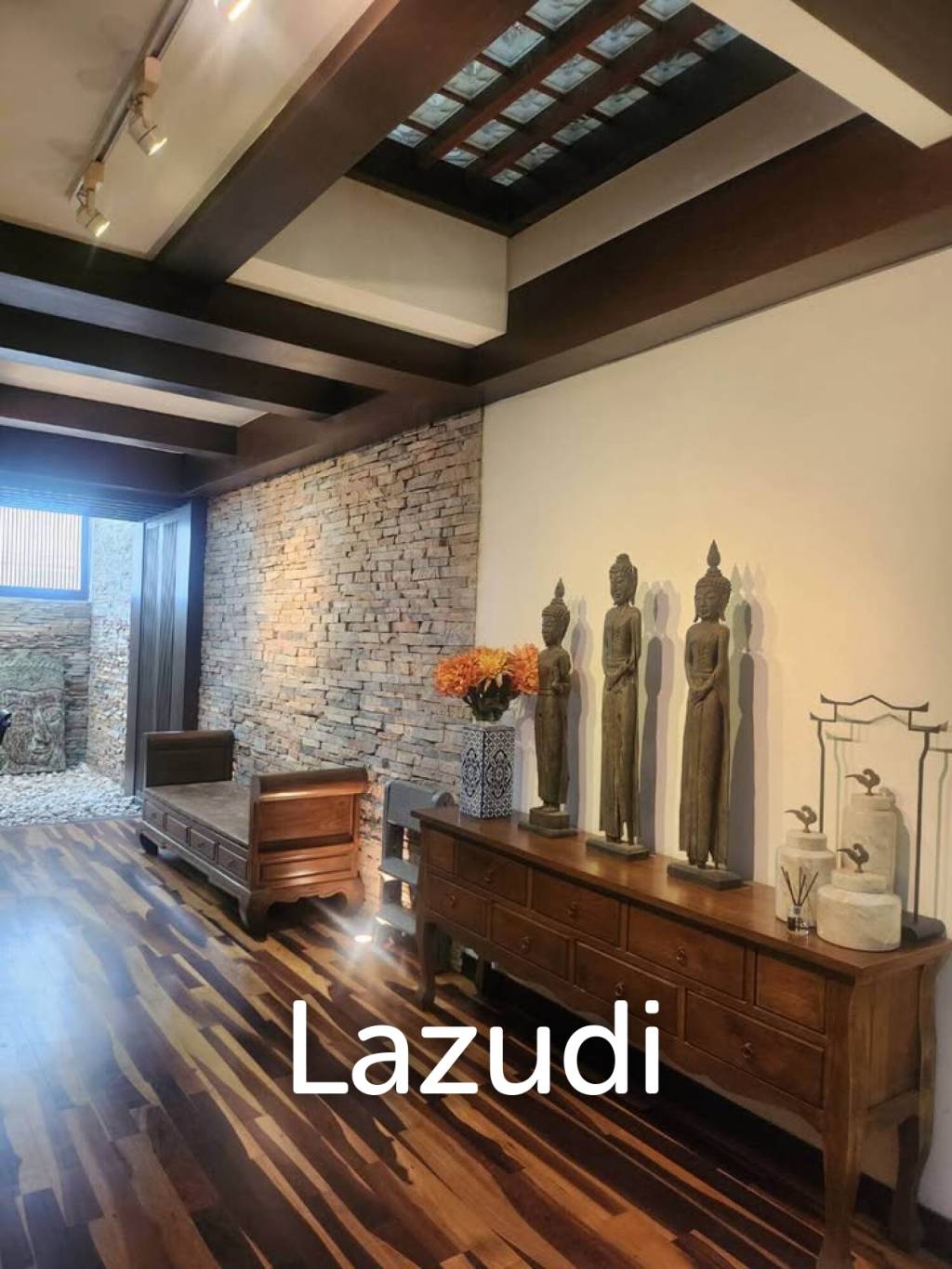 400 sqm townhouse in Chong Nonsi Yan Nawa with pool access