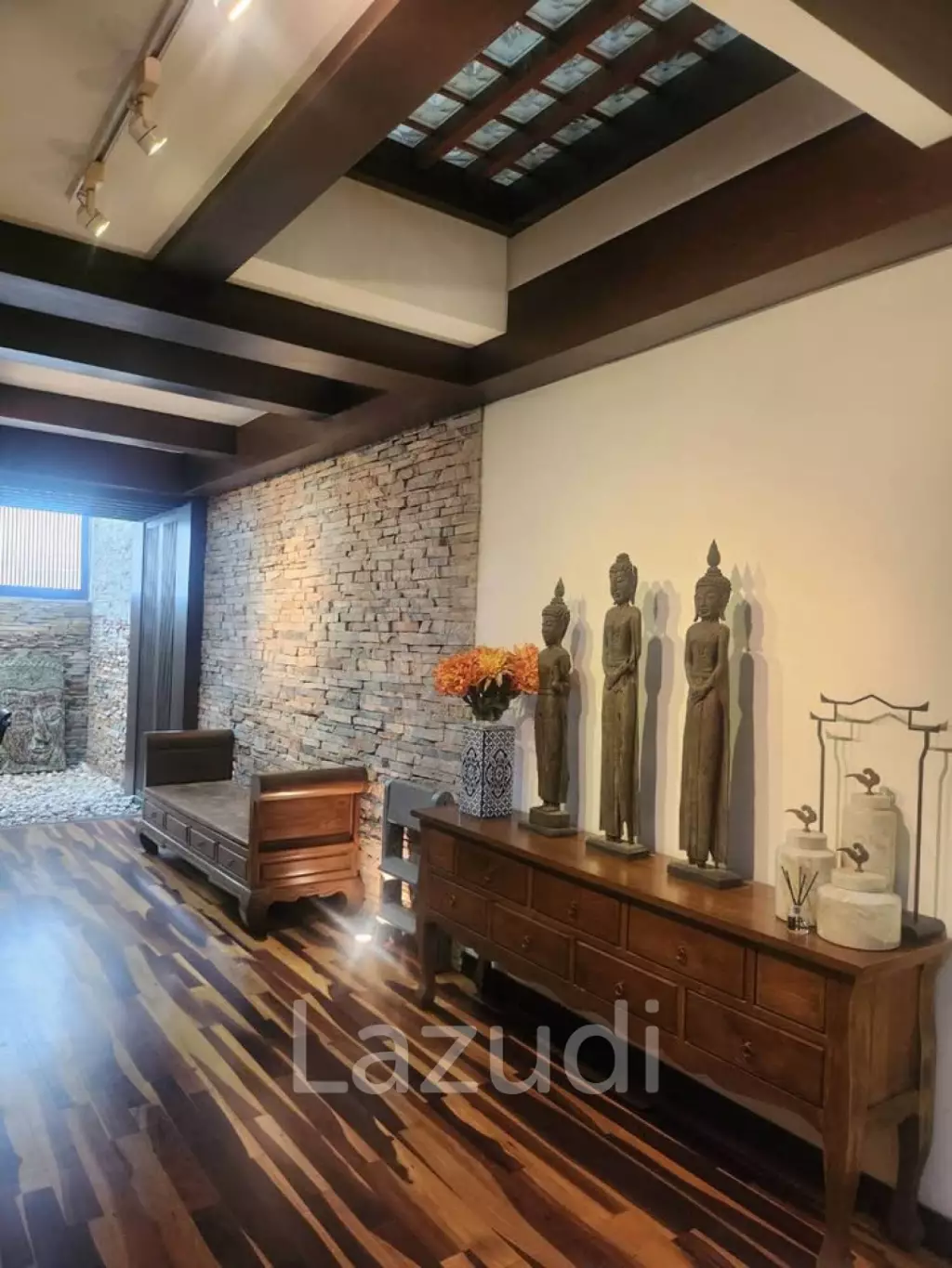 400 sqm townhouse in Chong Nonsi Yan Nawa with pool access