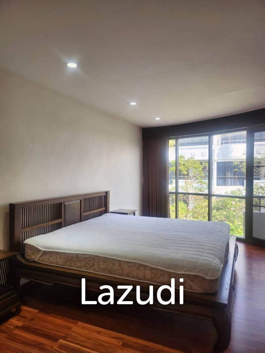 400 sqm townhouse in Chong Nonsi Yan Nawa with pool access