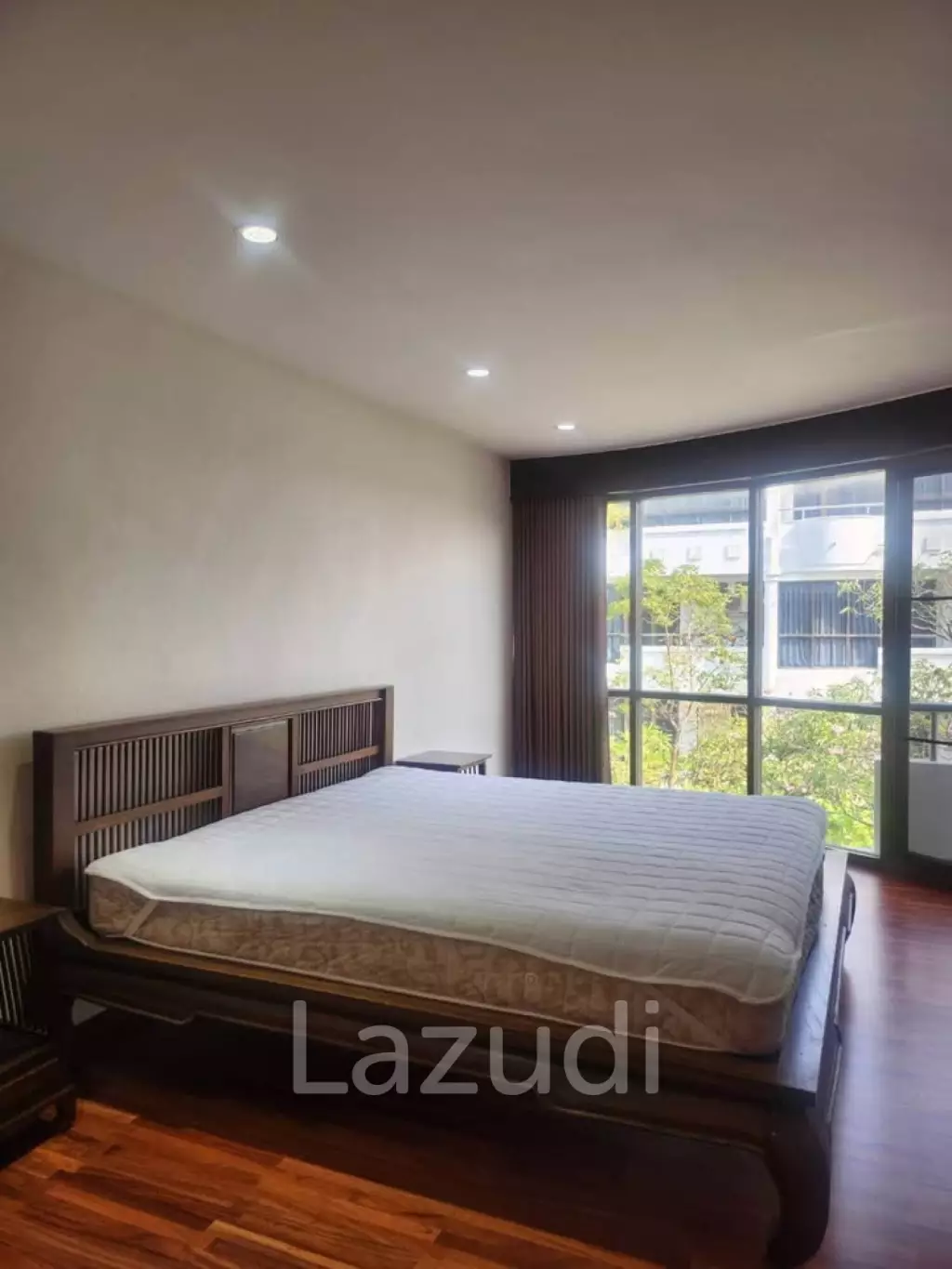 400 sqm townhouse in Chong Nonsi Yan Nawa with pool access