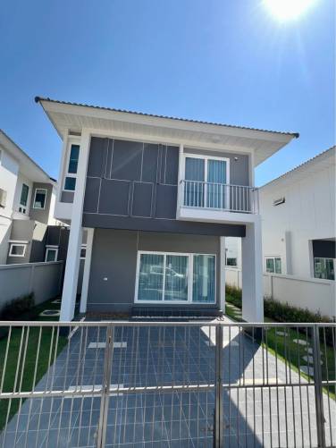 Semi-Detached 2-Storey House for Rent in Koh Kaew