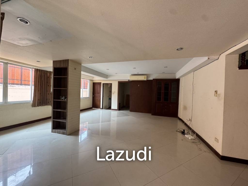 4 Bedroom 4 Bathroom 240 SQ.M. Jomtien Beach Paradise