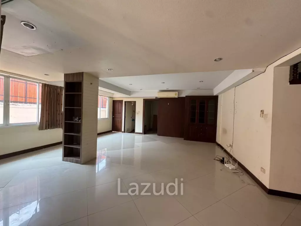 4 Bedroom 4 Bathroom 240 SQ.M. Jomtien Beach Paradise