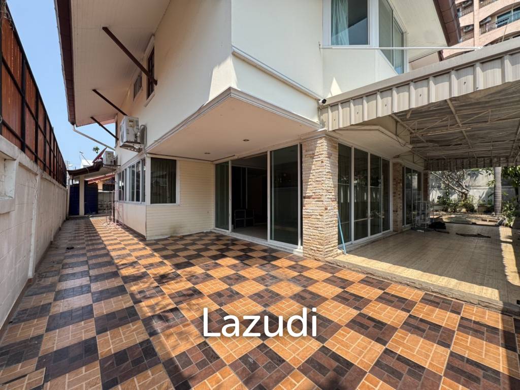 4 Bedroom 4 Bathroom 240 SQ.M. Jomtien Beach Paradise