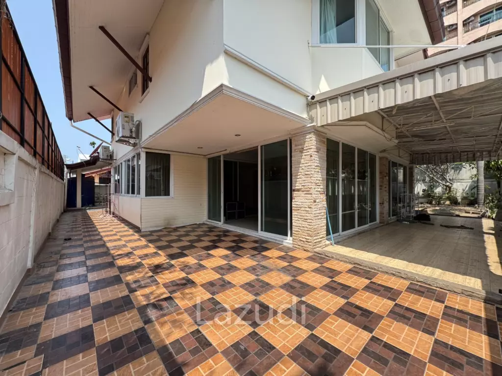4 Bedroom 4 Bathroom 240 SQ.M. Jomtien Beach Paradise