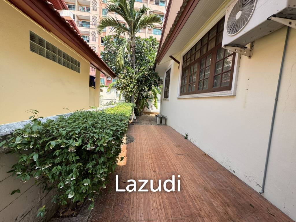 4 Bedroom 4 Bathroom 240 SQ.M. Jomtien Beach Paradise