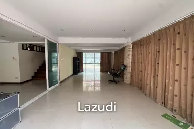 4 Bedroom 4 Bathroom 240 SQ.M. Jomtien Beach Paradise