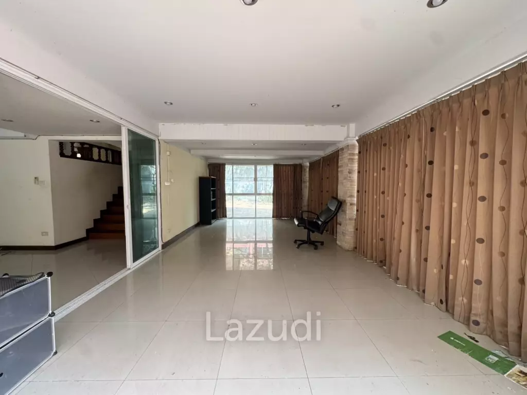 4 Bedroom 4 Bathroom 240 SQ.M. Jomtien Beach Paradise